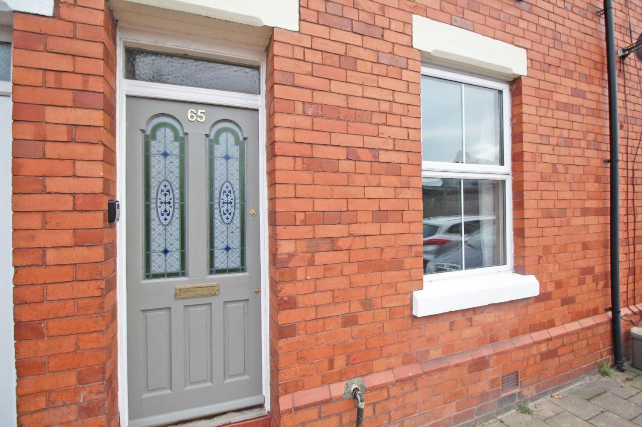 3 Bedroom Home Sleeps 5 Close To Chester City Centre Welcomes Couples, Small Groups, Families And Contractors Exterior foto