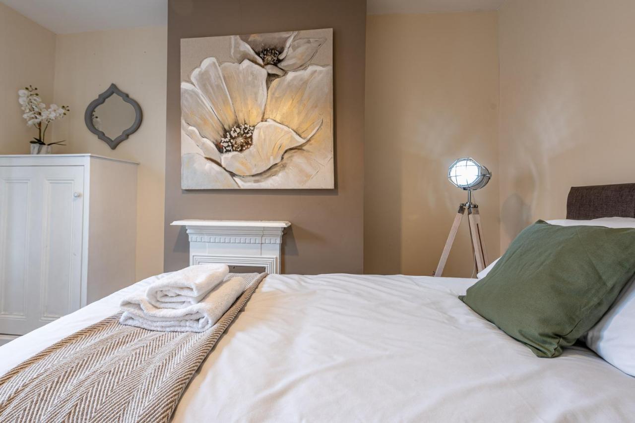 3 Bedroom Home Sleeps 5 Close To Chester City Centre Welcomes Couples, Small Groups, Families And Contractors Exterior foto